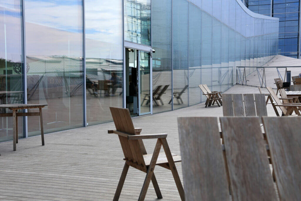 Terrasse der Oodi Zentralbibliothek